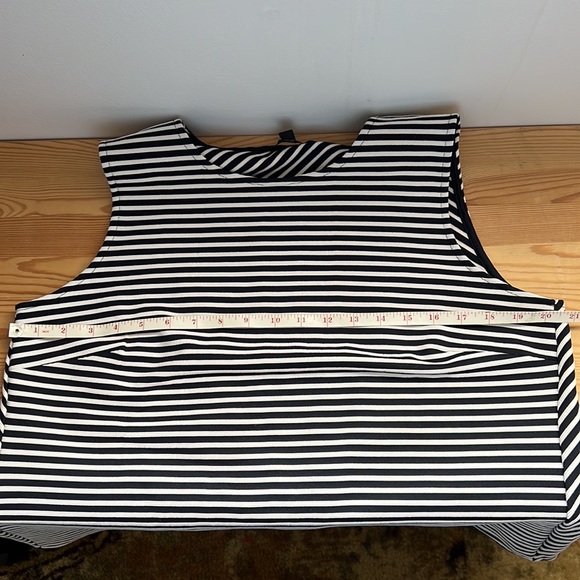 Banana Republic sleeveless top size L - Picture 6 of 6